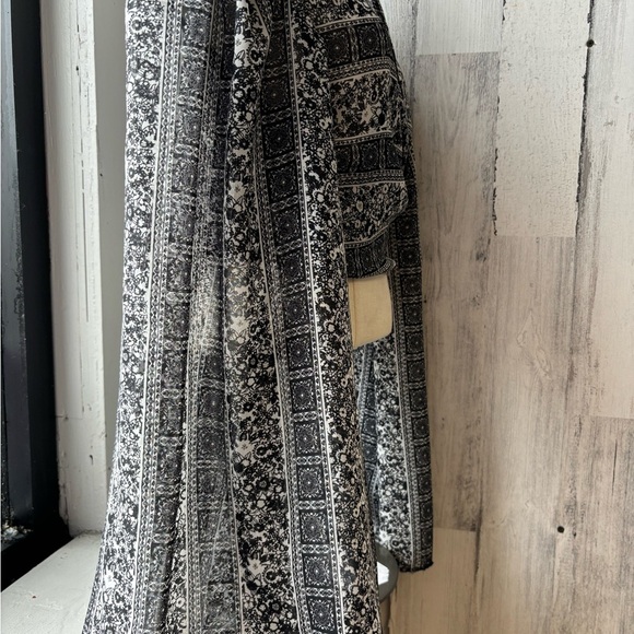 Black And White Chiffon Wrap Blouse - Picture 4 of 6